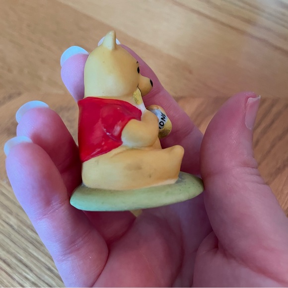 Vintage Winnie The Pooh The Disney Collection 1987 Miniature Porcelain Figurine - Picture 7 of 7